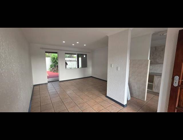 2 BEDROOM TOWNHOUSE FOR SALE IN VANDERBIJLPARK SE 3